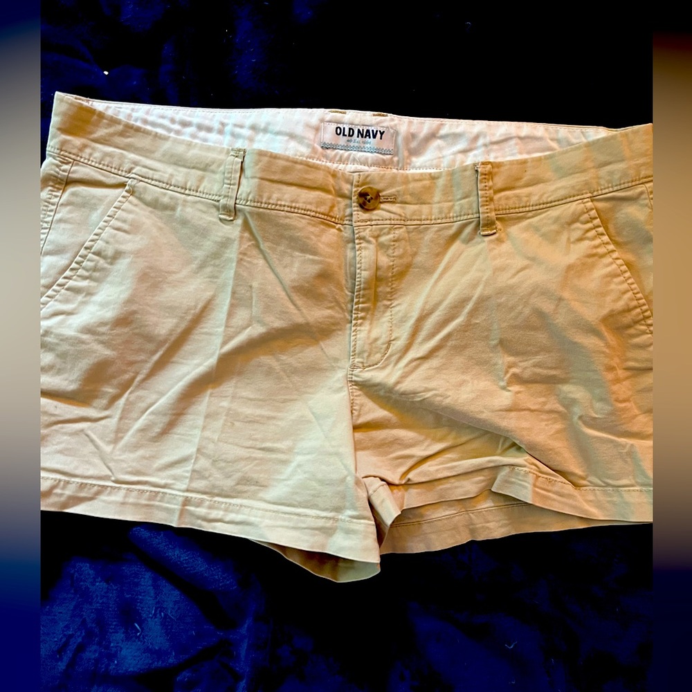 Ladies Old Navy size 12 tan shorts